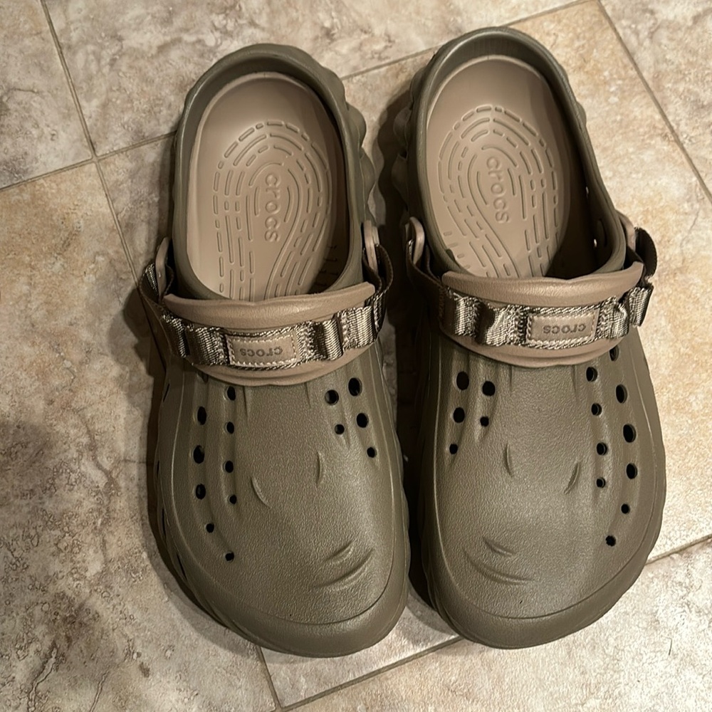 Brand new without tags.CROCS ECHO CLOG (11)